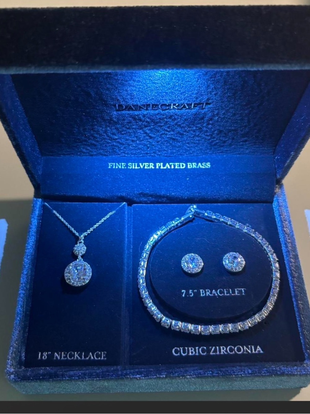 Silver-Plated Cubic Zirconia Jewelry Set in Silver